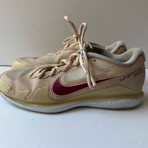 Nike Pink  Women’s Court Air Zoom Vapor Pro HC Shows Size 10 EUC